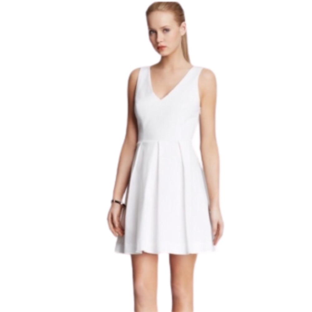 Joie Bessina White Stretch Fit & Flare Mini Dress Sleeveless size small V neck